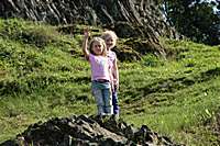 Natalie und Viktoria auf den Felsen