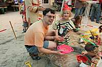 Papa w&auml;scht mit Viktoria "Gold"