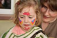 Viktoria, nachdem sie von Ute angemalt wurde.