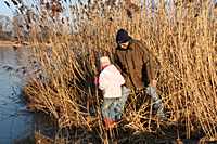Papa und Natalie am Schilfrand